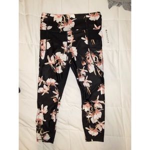 Athletes Salutations stash pocket magnolia tight